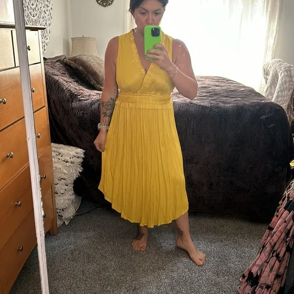 Yellow dress - Picture 1 of 6